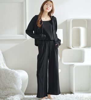 YU'NOW（ユナウ）の「＜ショートパーカータイプ＞ワッフルルームウェア３点セット（パジャマ・ルームウェア）」｜ブラック