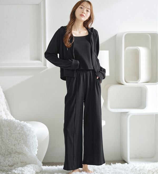 YU'NOW（ユナウ）の「＜ショートパーカータイプ＞ワッフルルームウェア３点セット（パジャマ・ルームウェア）」｜ブラック