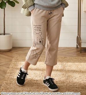 「＜Ｄｉｓｎｅｙ＞【プー】裏メッシュ刺しゅう使いクロプトパンツ（その他パンツ）」｜ベージュ