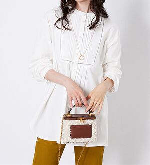 BELLUNA（ベルーナ）の「レース&times;ピンタック使いシャツチュニック（チュニック）」｜オフ白