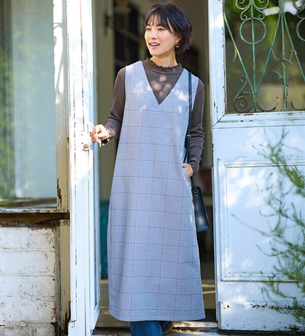 BELLUNA（ベルーナ）の「《ＨｕｇＲｅａｍコットン》Ｖネックジャンパースカート（ジャンパースカート）」｜詳細画像