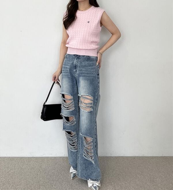 GeeRA（ジーラ）の「ケーブル編み刺しゅうノースリニット（ベスト）」｜詳細画像