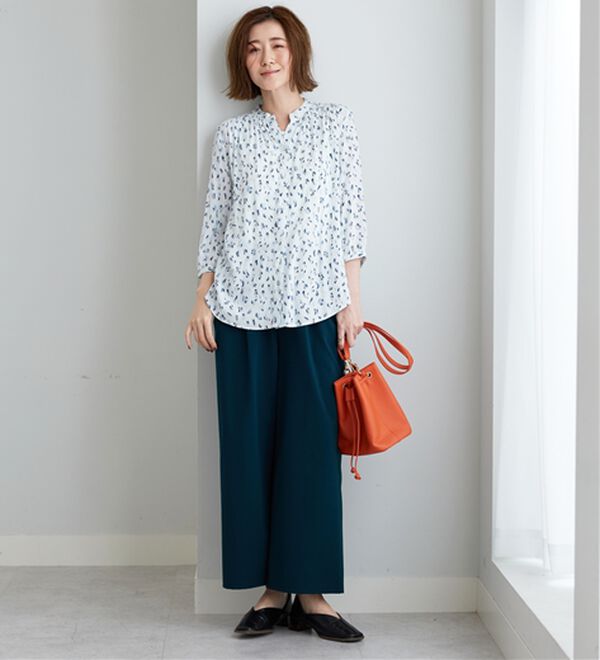 BELLUNA（ベルーナ）の「レーヨン素材ギャザー使いプリントブラウス（ブラウス）」｜詳細画像