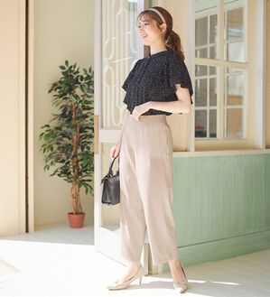 alotta（アロッタ）の「バックレースアップストレートパンツ（フルレングスパンツ）」｜オフベージュ