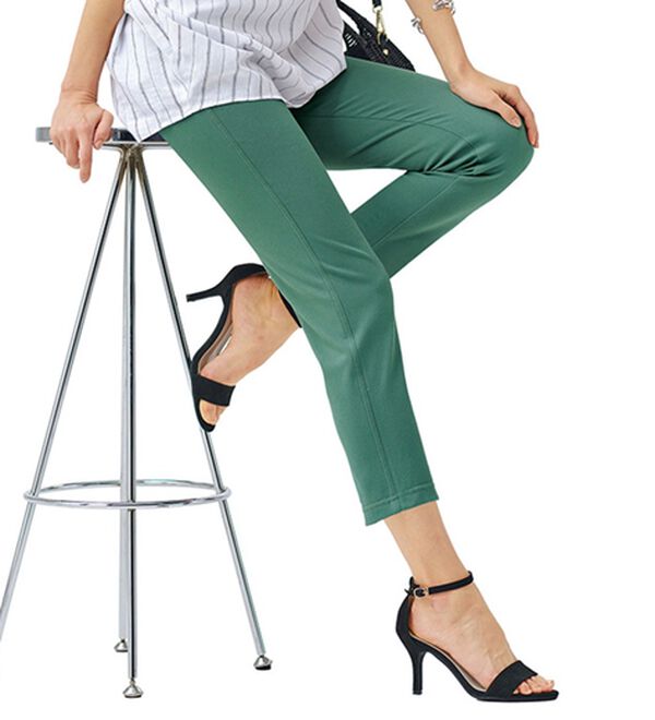 BELLUNA（ベルーナ）の「美ストレッチ素材アンクル丈レギンスパンツ（クロップドパンツ）」｜エメラルドグリーン