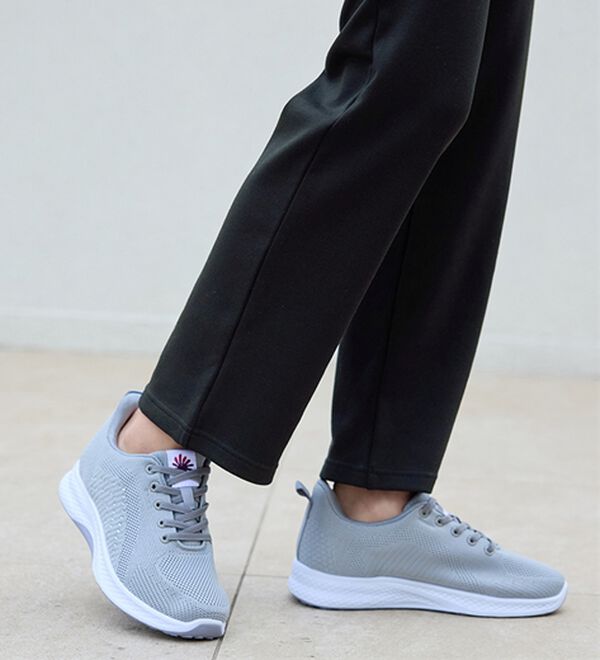 BELLUNA（ベルーナ）の「手を使わずに履けるニットスニーカー（スニーカー）」｜詳細画像