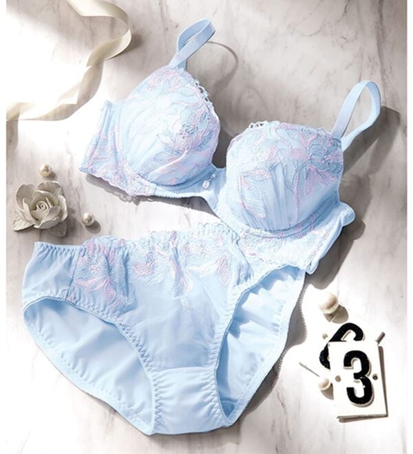 LAVIENNE（ラヴィエンヌ）の「大人のプチプラブラ＆ショーツ（ブラジャー＆ショーツセット）」｜サックス系花柄