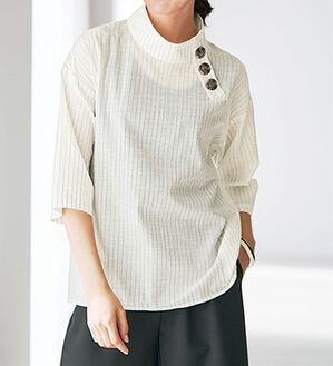 BELLUNA（ベルーナ）の「先染めストライプボタン使いハイネックブラウス（ブラウス）」｜オフ白系