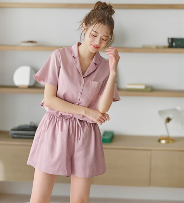 YU'NOW（ユナウ）の「【上下２点セット】ふんわりシルエットサテンシャツパジャマ（パジャマ・ルームウェア）」｜詳細画像