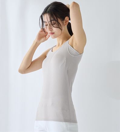 LAVIENNE（ラヴィエンヌ）の「【汗かきさん必見！】＜カップ付＞涼感サラッと快適汗取りタンクトップインナー＜さらりラボ＞（肌着・インナーウェア）」