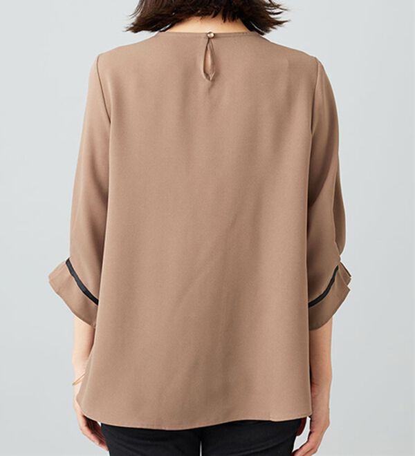 BELLUNA（ベルーナ）の「【Ｌａｇｒｉｌｕａ】配色ライン使いタックデザインブラウス（ブラウス）」｜詳細画像