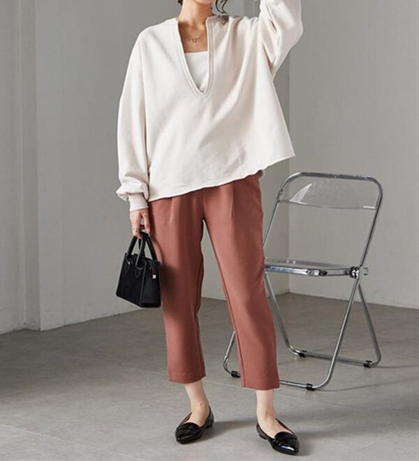 RANAN（ラナン）の「裏起毛Ｖネックロゴ刺しゅうスウェット（トレーナー・スウェット）」｜詳細画像