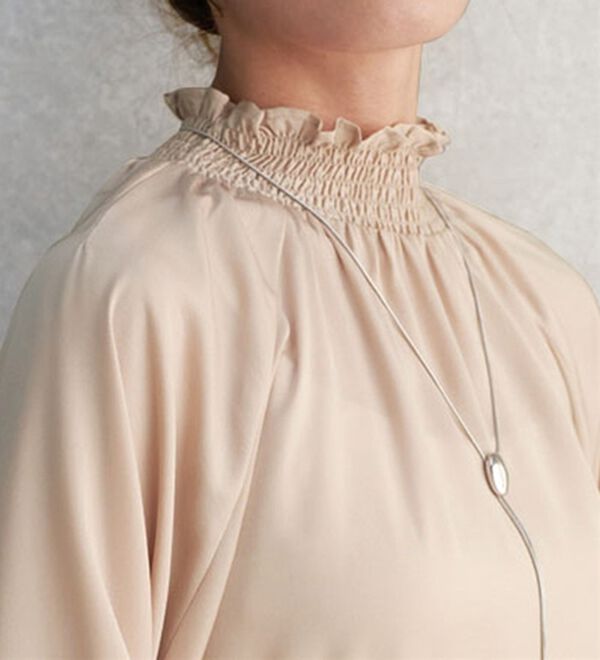 BELLUNA（ベルーナ）の「シャーリングブラウス（ブラウス）」｜詳細画像