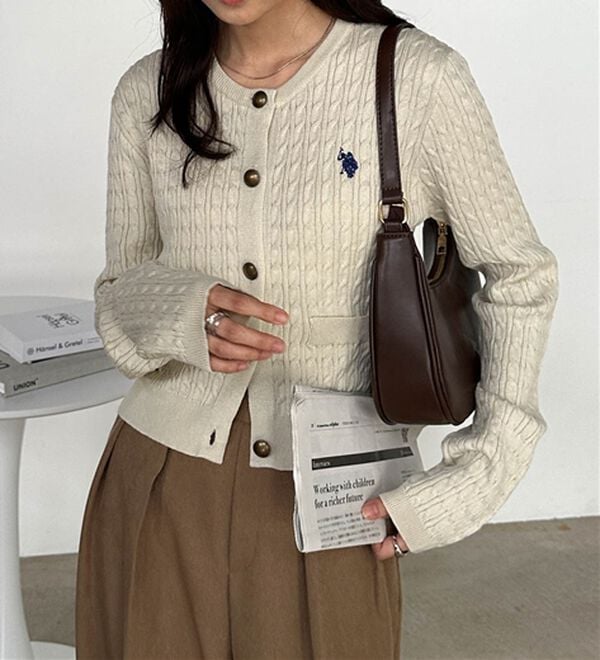 RANAN（ラナン）の「＜Ｕ．Ｓ．Ｐ＞ゴールド調ボタン刺繍ケーブルカーディガン（ニット・セーター）」｜詳細画像