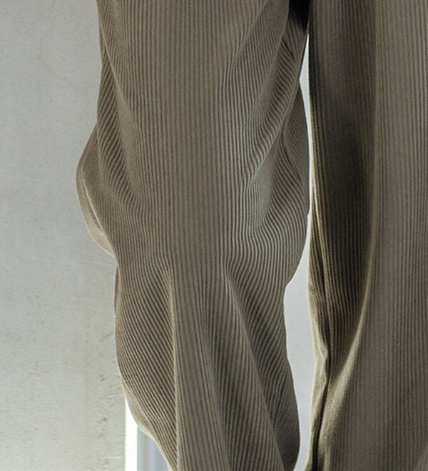 BELLUNA（ベルーナ）の「なめらか裏ベロアコーデュロイワイドパンツ（ワイドパンツ・ガウチョ）」｜詳細画像