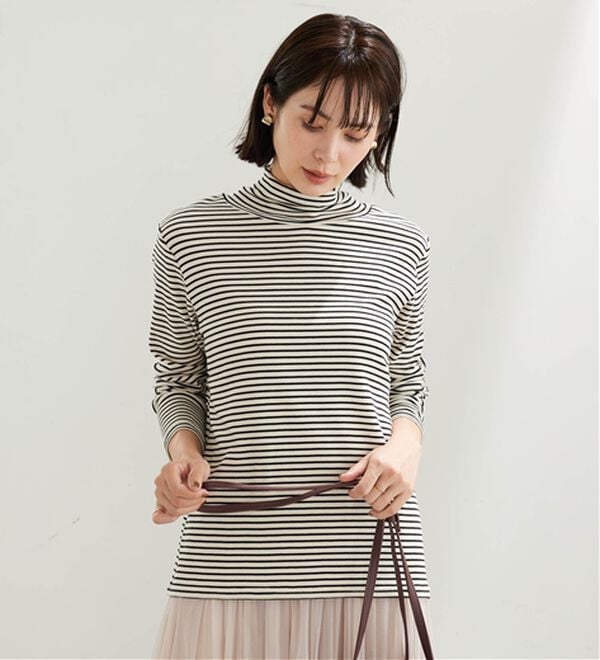 BELLUNA（ベルーナ）の「なめらか素材ハイネックボーダープルオーバー（カットソー）」｜アイボリー&times;黒
