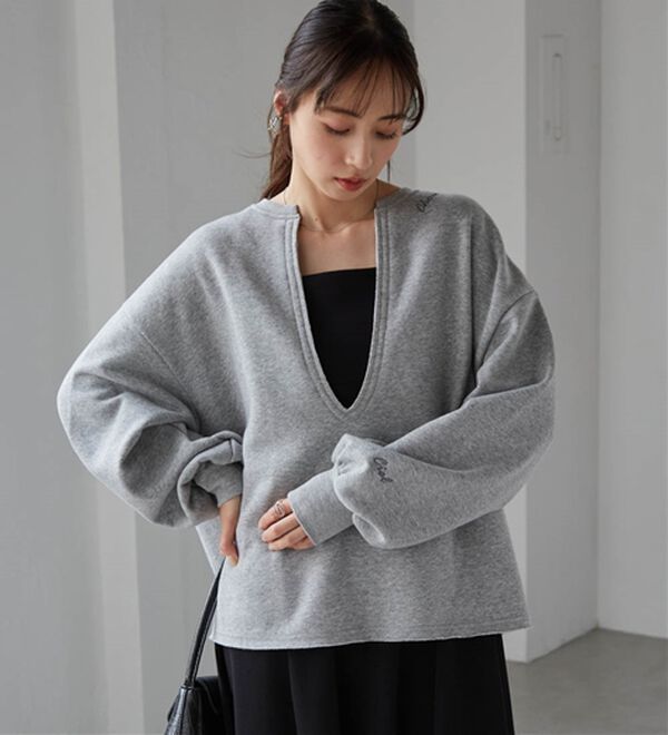 RANAN（ラナン）の「裏起毛Ｖネックロゴ刺しゅうスウェット（トレーナー・スウェット）」｜詳細画像
