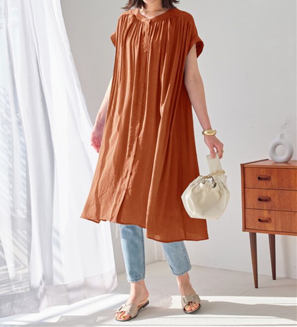 Viola e Viola（ヴィオラ エ ヴィオラ）の「【接触冷感】スラブ素材ギャザーワンピース（その他ワンピース）」｜テラコッタ