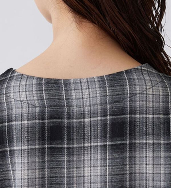 BELLUNA（ベルーナ）の「ゆったりギャザーポケット付ワンピース（その他ワンピース）」｜詳細画像