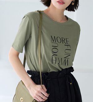 BELLUNA（ベルーナ）の「綿１００％プリントＴシャツ（Tシャツ）」｜オリーブ(ロゴ)