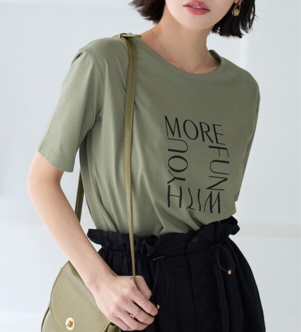 BELLUNA（ベルーナ）の「綿１００％プリントＴシャツ（Tシャツ）」｜オリーブ(ロゴ)