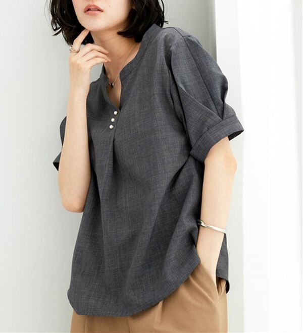 BELLUNA（ベルーナ）の「麻調合繊パール付タックデザインブラウス（ブラウス）」｜詳細画像