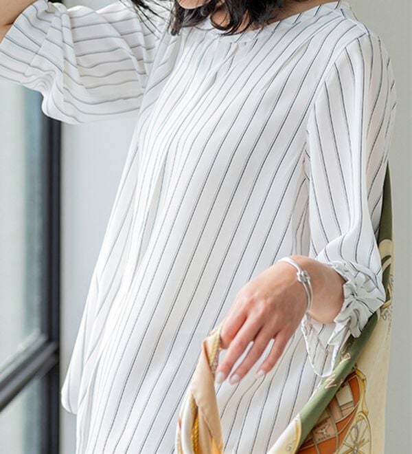BELLUNA（ベルーナ）の「ひんやり機能付！袖タックキーネックブラウス（ブラウス）」｜詳細画像