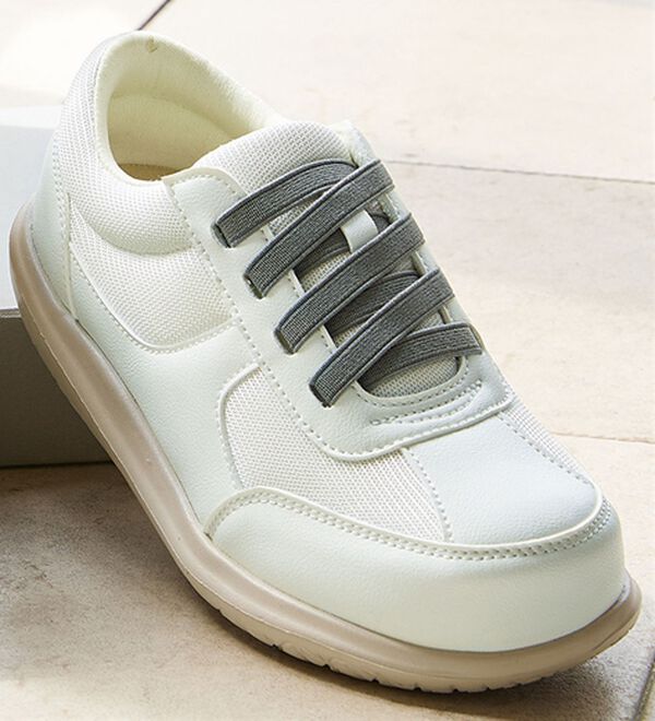 BELLUNA（ベルーナ）の「ゆったり５Ｅ甲ゴムスニーカー（スニーカー）」｜ホワイト