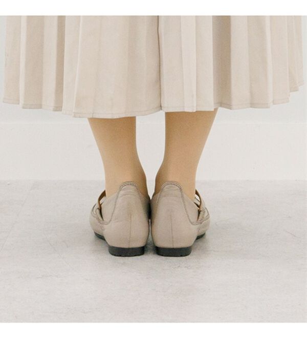 BELLUNA（ベルーナ）の「牛革ベルトスリッポンシューズ（パンプス）」｜詳細画像