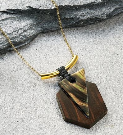 BELLUNA（ベルーナ）の「ウッド使いシェルペンダント（ネックレス・ペンダント）」