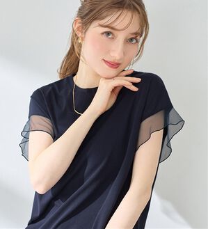 alotta（アロッタ）の「１枚でこなれ感！袖チュールデザイン綿混Ｔシャツ（Tシャツ）」｜ネイビー