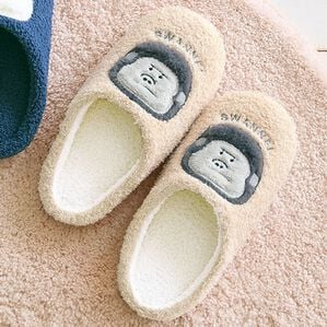 BELLUNA（ベルーナ）の「ふわふわ素材のアニマルルームシューズ（スリッパ・ルームシューズ）」｜ゴリラ