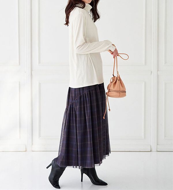 BELLUNA（ベルーナ）の「うっとりなめらか素材ハイネックプルオーバー（カットソー）」｜詳細画像