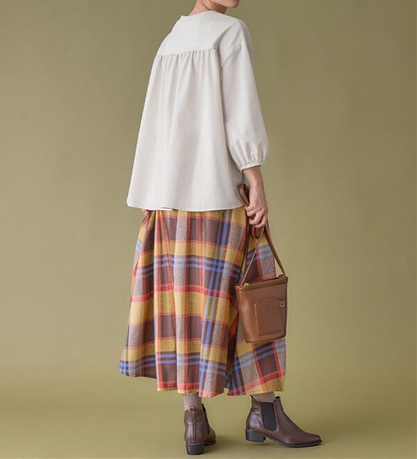 Viola e Viola（ヴィオラ エ ヴィオラ）の「綿混ミニ裏毛異素材切替フレアートップス（カットソー）」｜詳細画像