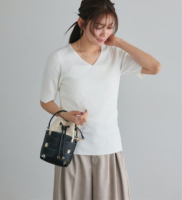 Pierrot（ピエロ）の「【洗濯機で洗える】ネックが選べるシルクタッチ半袖リブニット（ニット・セーター）」｜詳細画像