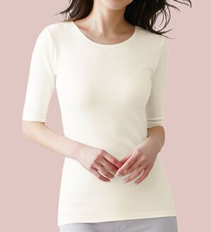 LAVIENNE（ラヴィエンヌ）の「【医師オススメ】綿１００％吸湿発熱あったかインナー　クルーネック５分袖（肌着・インナーウェア）」｜オフホワイト