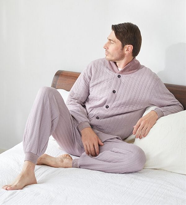 「魔法瓶のように包まれる暖かさのキルトパジャマ（メンズルームウェア）」｜詳細画像
