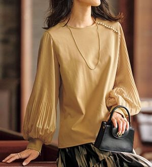 BELLUNA（ベルーナ）の「パール釦使い袖プリーツプルオーバー（カットソー）」｜詳細画像