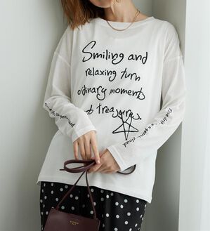 BELLUNA（ベルーナ）の「シアー素材ラクガキ風ロゴプルオーバー（カットソー）」｜オフ白