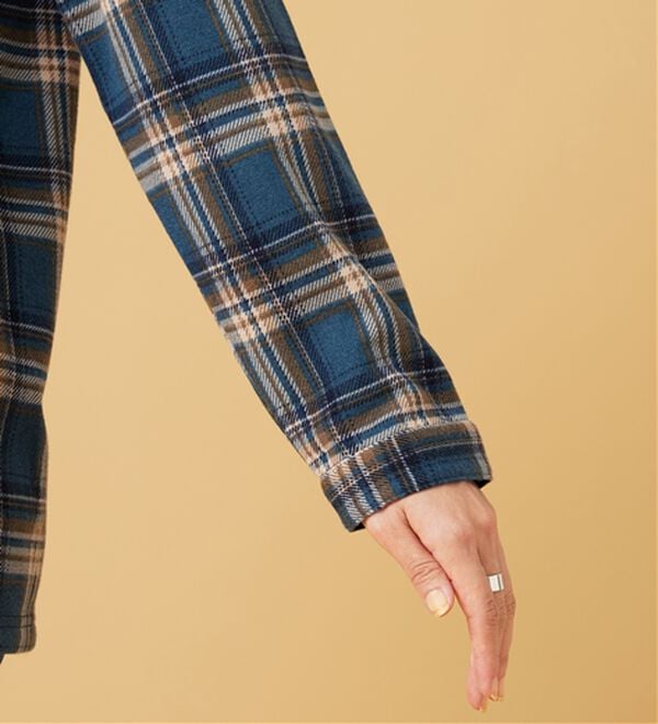 BELLUNA（ベルーナ）の「【ふわふわ裏ファー】パチパチしにくい裏ファーオーバーブラウス（ブラウス）」｜詳細画像