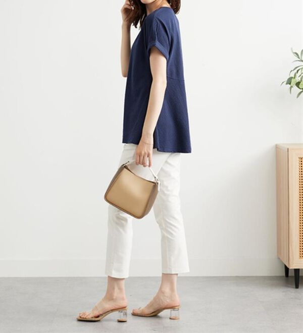 BELLUNA（ベルーナ）の「ニットサッカー素材ペプラムプルオーバー（カットソー）」｜詳細画像