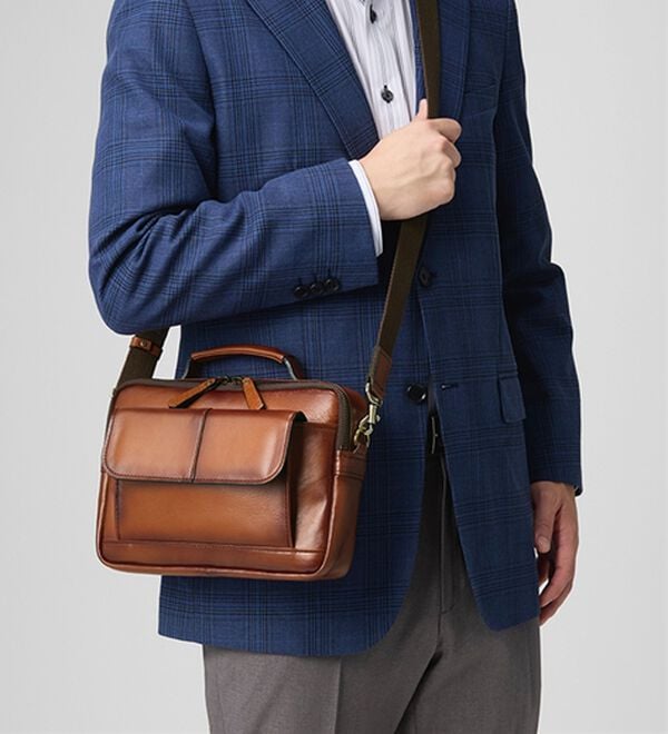 「アンティーク調　牛革クラシックバッグ（メンズショルダーバッグ）」｜詳細画像