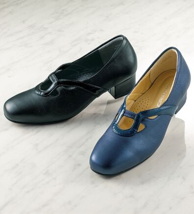 BELLUNA（ベルーナ）の「４Ｅ山羊革エナメルラインパンプス（パンプス）」