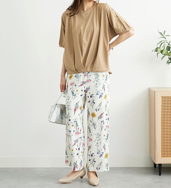 BELLUNA（ベルーナ）の「肩ボタンデザイン裾タックプルオーバー（カットソー）」｜詳細画像