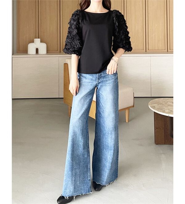 GeeRA（ジーラ）の「【YOUING.】フラワーモチーフ半袖トップス（カットソー）」｜詳細画像