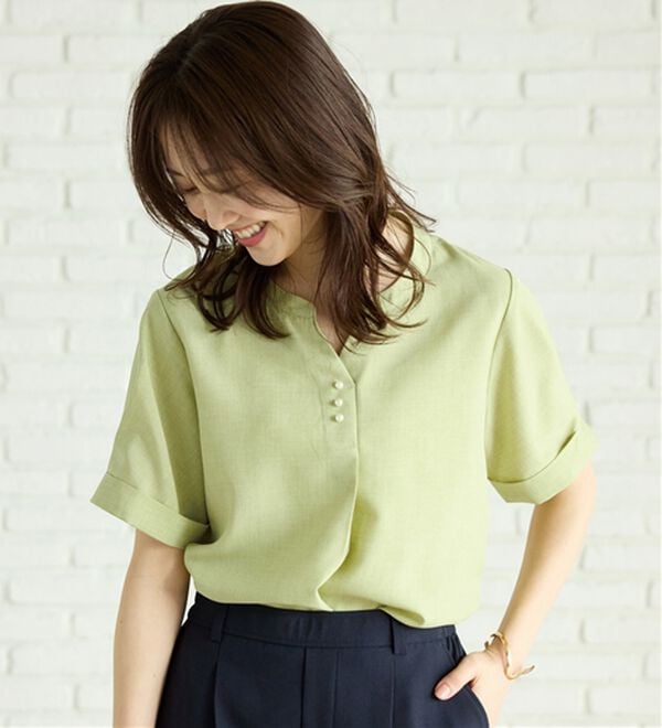 BELLUNA（ベルーナ）の「麻調合繊パール付タックデザインブラウス（ブラウス）」｜詳細画像