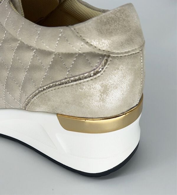 BELLUNA（ベルーナ）の「４Ｅ厚底キルティング風スニーカー（スニーカー）」｜詳細画像