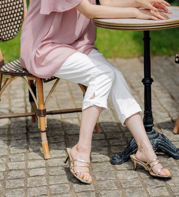 BELLUNA（ベルーナ）の「ヒンヤリ×サラリ速乾！綿サテンストレッチ裾リボンクロップドパンツ（クロップドパンツ）」｜詳細画像