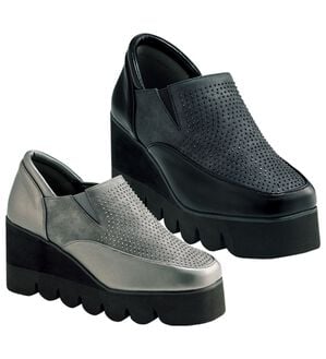 BELLUNA（ベルーナ）の「４Ｅビジュー使いキャタピラーシューズ（スリッポン）」｜詳細画像