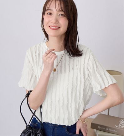 Viola e Viola（ヴィオラ エ ヴィオラ）の「揺れる素材が可愛い！こなれＴブラ（ブラウス）」
